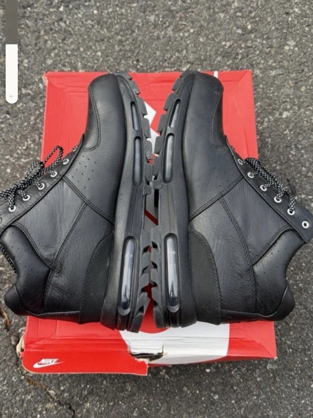 Nike Men’s Black Leather Air-Cushion Sneakers